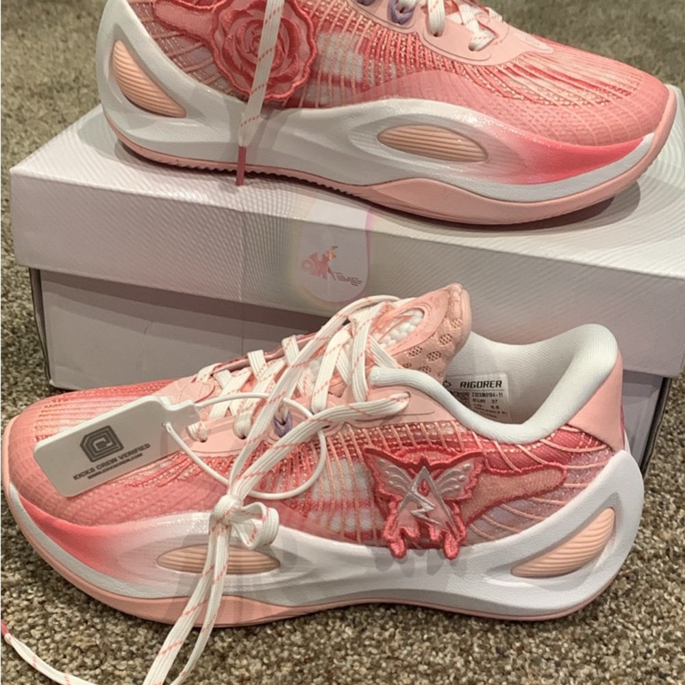 Rigorer AR1 Valentine’s Day Basketball Shoe